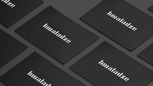 Чёрные визитки с белой надписью Indwood — ИЗДИДЖИТЛ